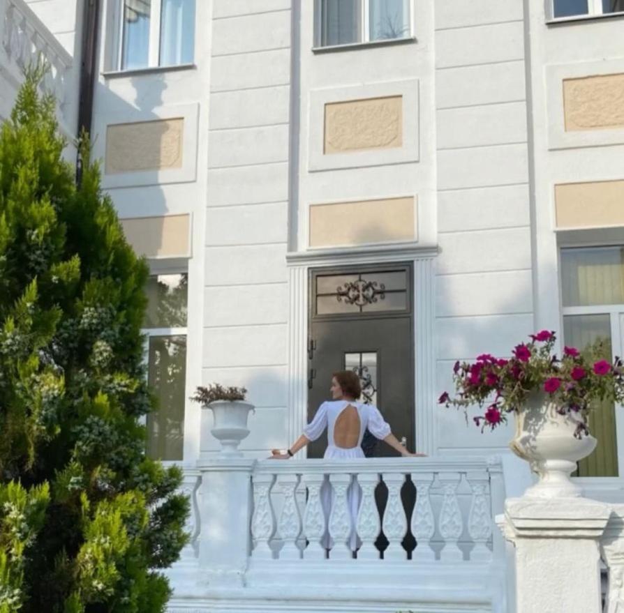 Бутик-Отель Белый Дом Балерины Sukhumi Exterior photo