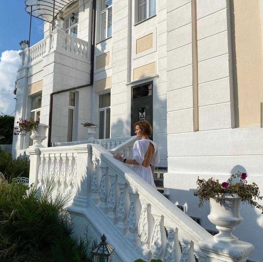 Бутик-Отель Белый Дом Балерины Sukhumi Exterior photo
